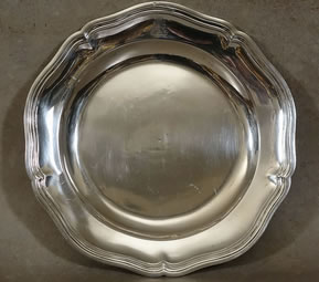 Plat en argent massif aux fermiers g�n�raux