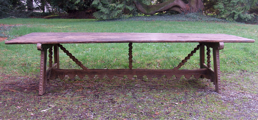 Immense table espagnole du XVII sicle