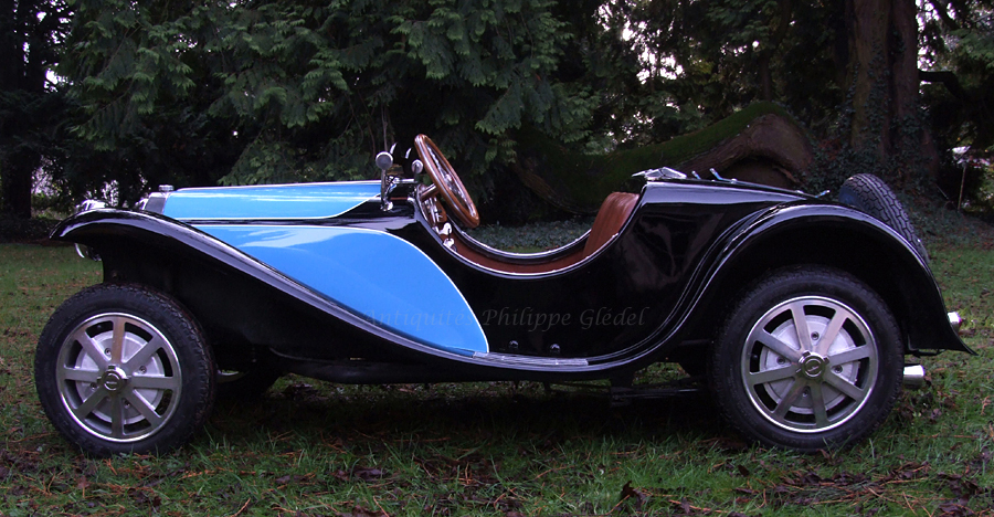 voiture-enfant-Bugatti-replique-de-la-chapelle-echelle-1/2-enfant-a-moteur