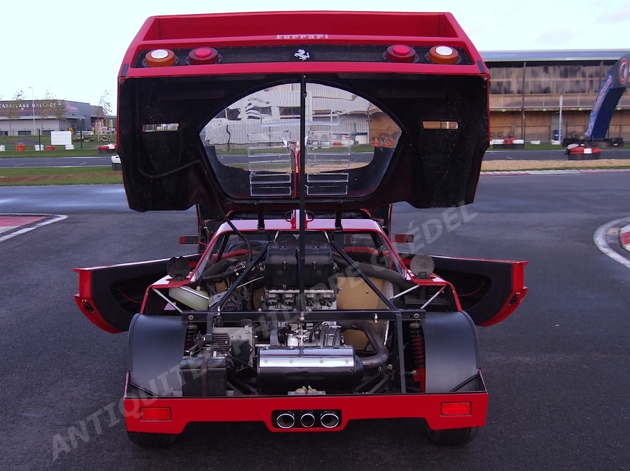 Voiture-replique-Ferrari-F40-enfant.jpg