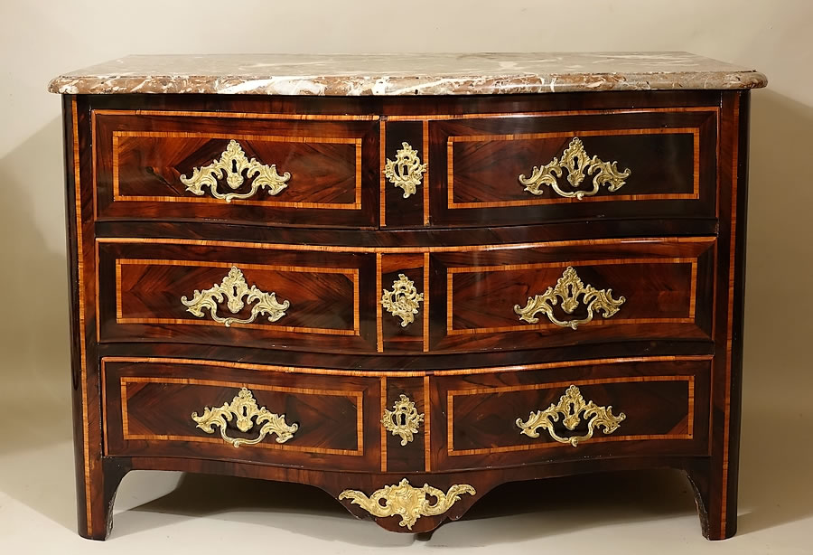 Commode-XVIIIe-époque-Louis XV-estampillée-Lardin-18e-siècle