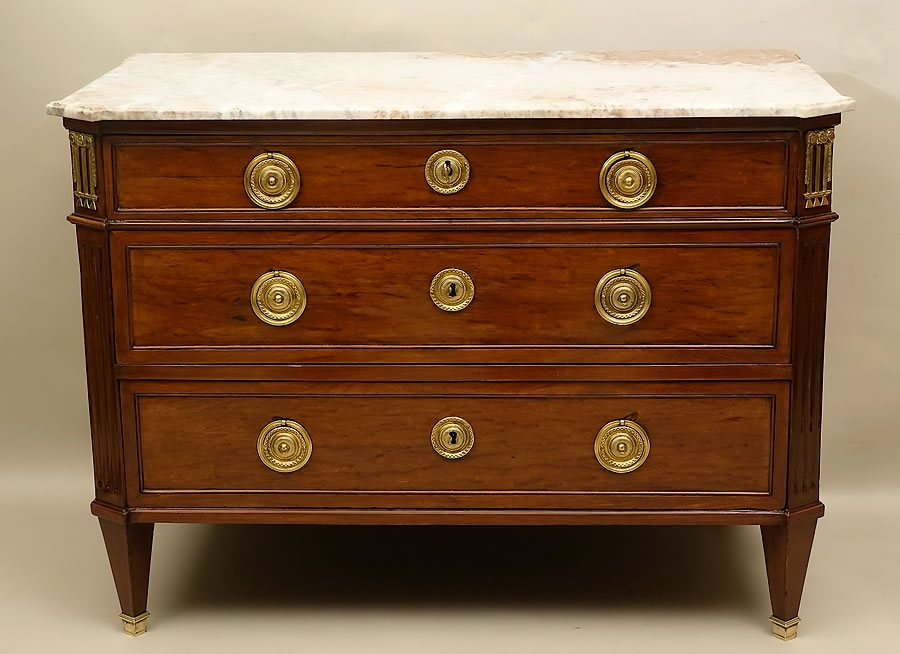 Commode-époque-Louis-XVI-pans-coupés-acajou-Paris-18e