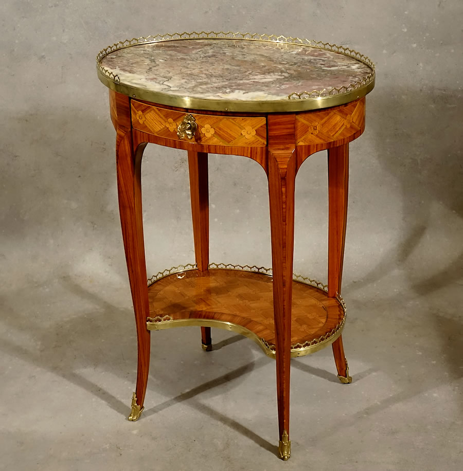 Petite table de salon marqueterie de quatre-feuilles en bois de rose d'époque XVIIIe