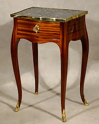 petite-table-époque-Louis-XV-placage-de-satiné-Paris-XVIIIe