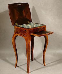 Petite-table-travailleuse-Louis-XV-estampillee-Butte-18e