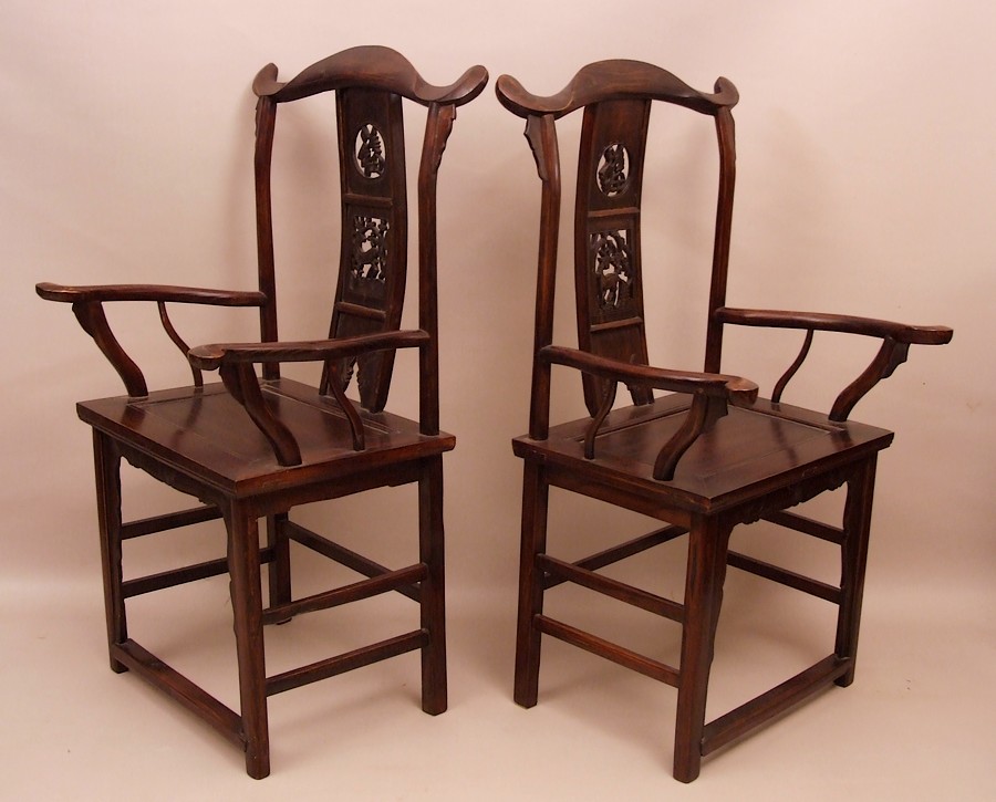 fauteuil-chinois-en-orme-massif-mouluré-sculpté-laqué