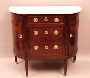 commode-Louis-XVI-demi-lune