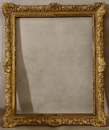 Cadre-à-la-Bérain-époque-Louis-XIV-bois-doré