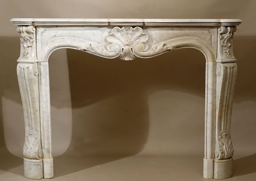 Cheminee-style-Louis-XV-marbre-blanc-de-Carrare