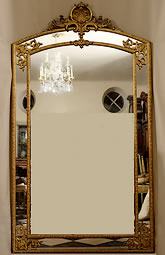 Grand miroir à parcloses en bois doré de style Louis XIV