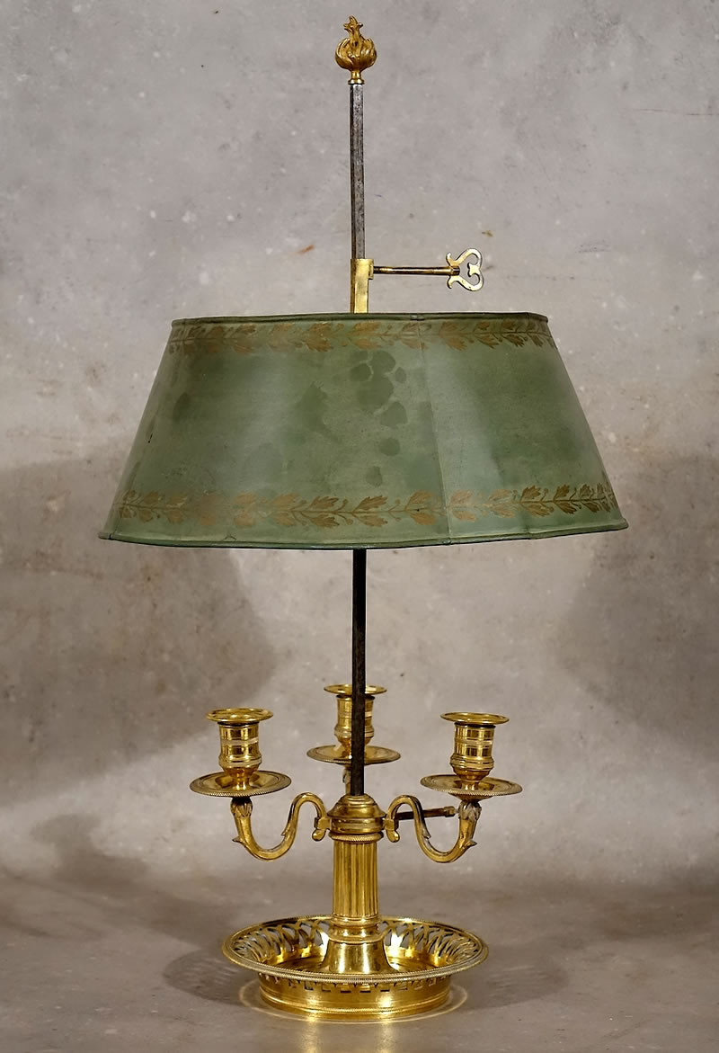 Lampe bouillotte d'&eacute;poque Louis XVI en bronze cisel&eacute; et dor&eacute;