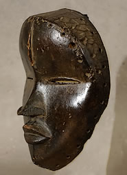 Masque-africain-Dan-féminin-Tankagle-Bia-we-ge-Côte-d-Ivoire-début-XXe