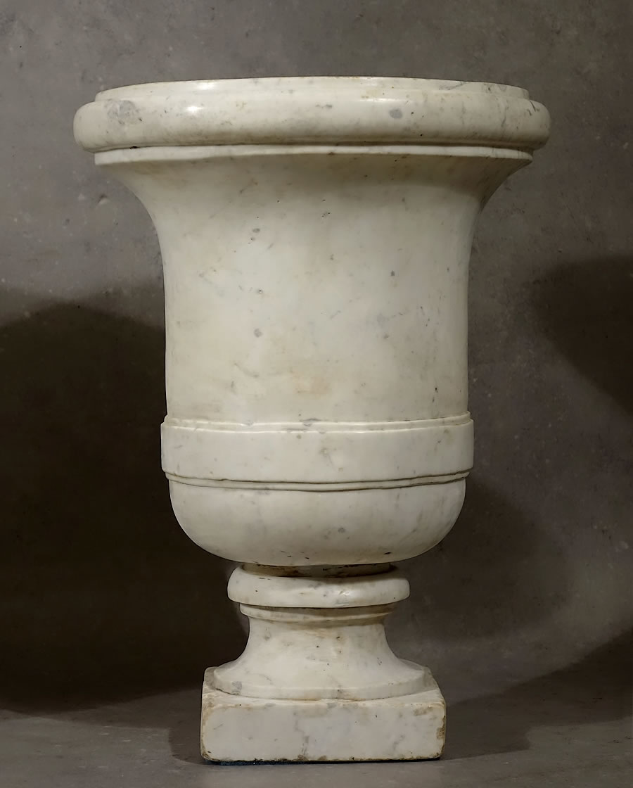 Vase-marbre-blanc-de-Carrare-forme-Médicis-Empire