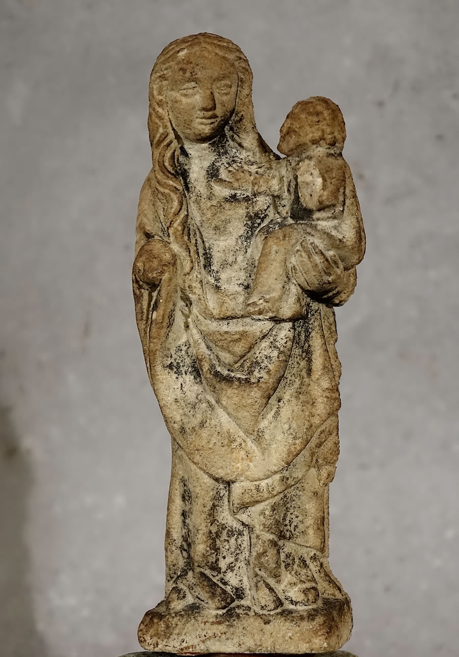 Vierge-à-l'enfant-pierre-XVe-haute-époque-Allier