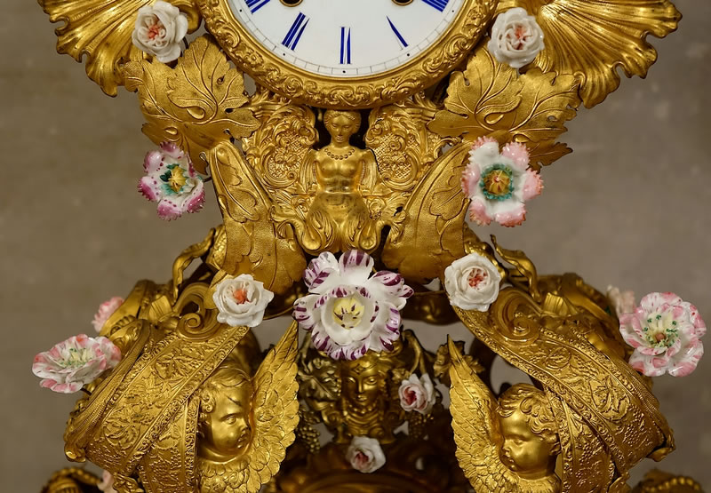 Détail du cadran, du balancier soleil et de la miniature de Constantinople