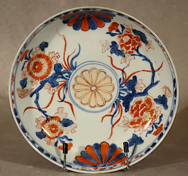 Assiette en porcelaine de chine à décor Imari XVIIIe