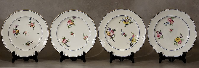 Assiettes dites à osier en porcelaine de Sèvres à décor de vanneries et bouquets de fleurs du XVIIIe siècle
