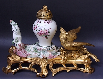 Brûle-parfum-porcelaine-bronze-cisele-dore