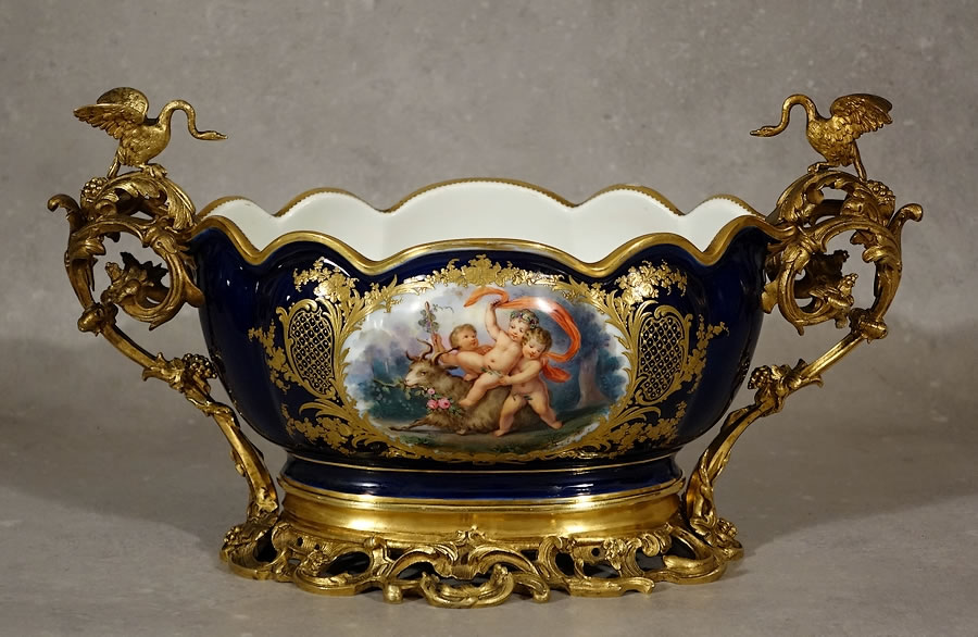Jardinière-porcelaine-Sèvres-montée-bronze-doré