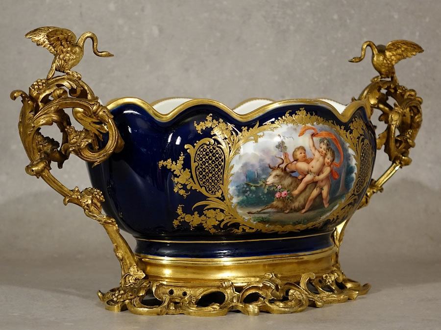 Jardinière-porcelaine-Sèvres-monture-bronze-doré