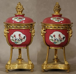 Paire de-pots-pourris &agrave; monture bronze porcelaine Chine ruby ground Samson