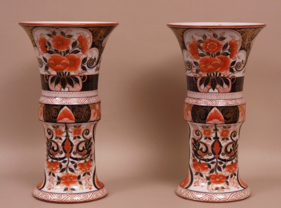 Paire-de-vases-porcelaine-Bayeux