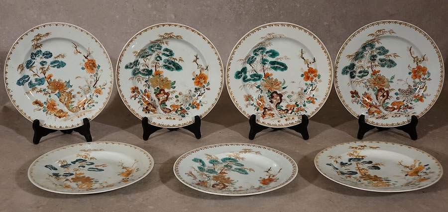 Assiettes plates Famille verte de la compagnie des Indes . Chine. Époque Kangxi, début du XVIIIe siècle.