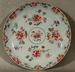 Grand plat famille rose aux pivoines Chine Qianlong 18e