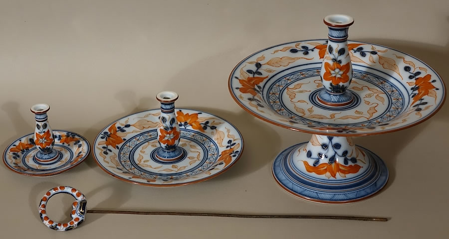 porcelaine-de-Bayeux-bleu-rouge-or