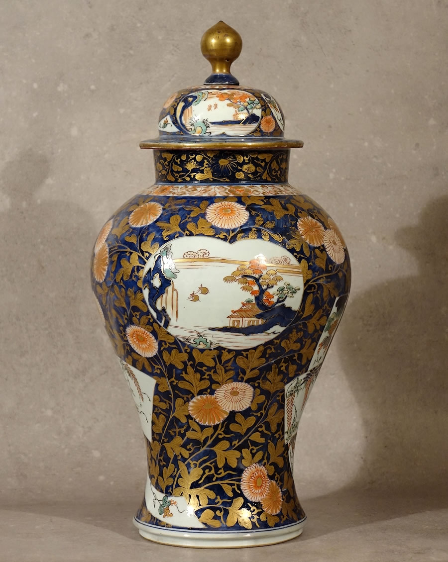 Vase-couvert-Imari-Japon