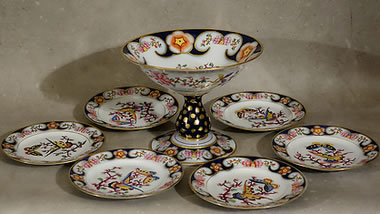 Service a dessert en porcelaine de Bayeux à décor polychrome