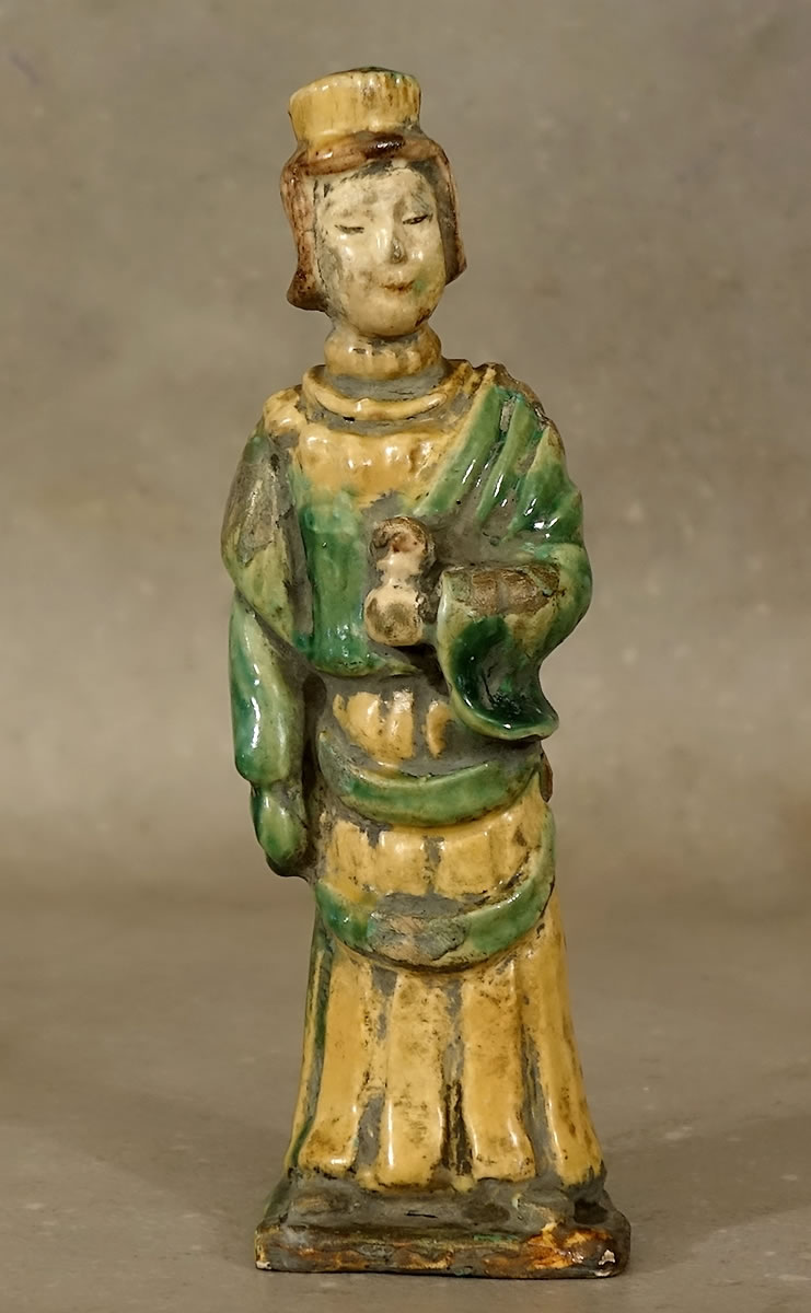 Mingqi en terre cuite et gla&ccedil;ure verte et ivoire Chine &eacute;poque Ming