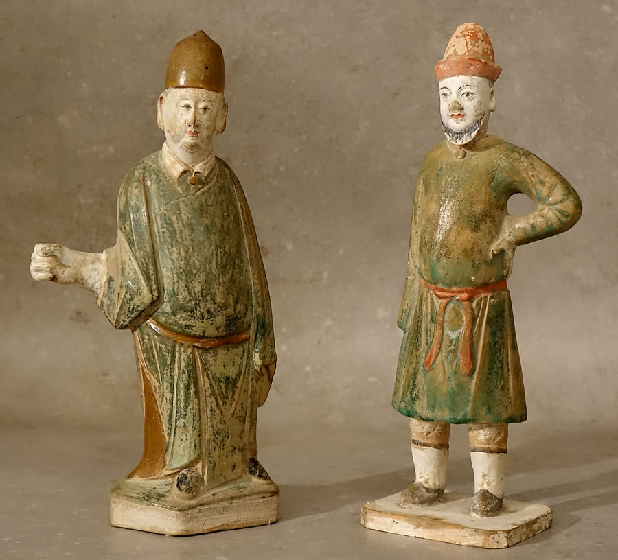 paire de statuettes chinoises en terre cuite &agrave; gla&ccedil;ure verte dites mingqi d'&eacute;poque Ming