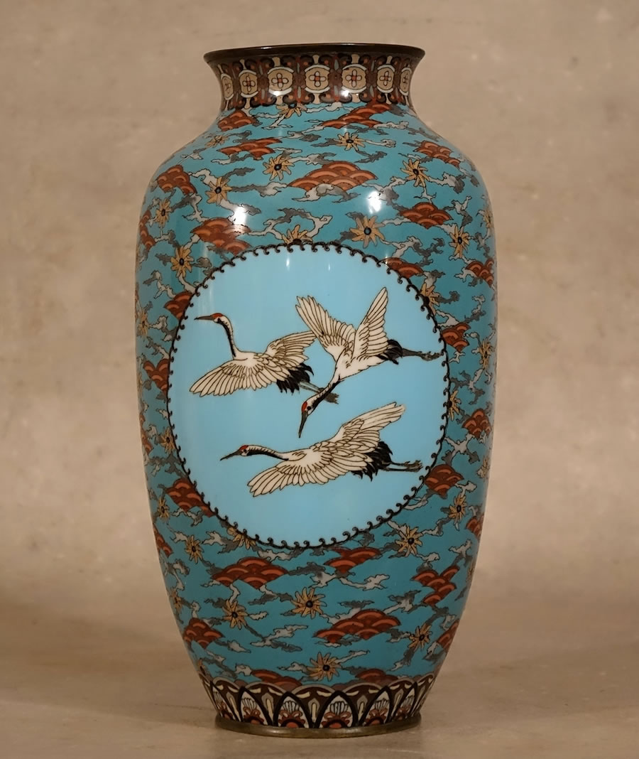 Vase émail cloisonné décor grues et papillons Japon ère MEIJI