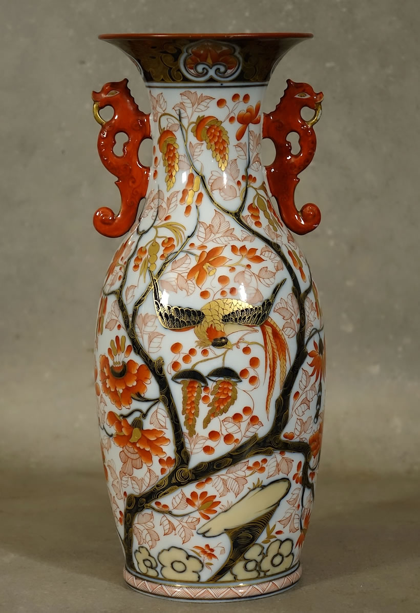 Grand vase Langlois &agrave; d&eacute;cor tricolore aux chinois et ph&eacute;nix Bayeux suignature caduc&eacute;e
