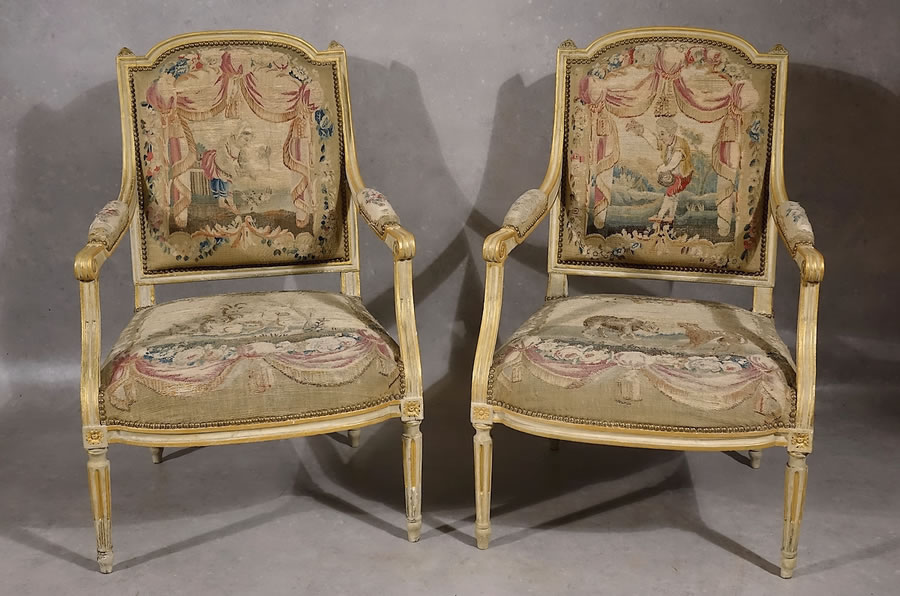 Fauteuils d'époque Louis XVI tapisseries d'Aubusson aux Fables de La Fontaine et à la série des enfants jardiniers