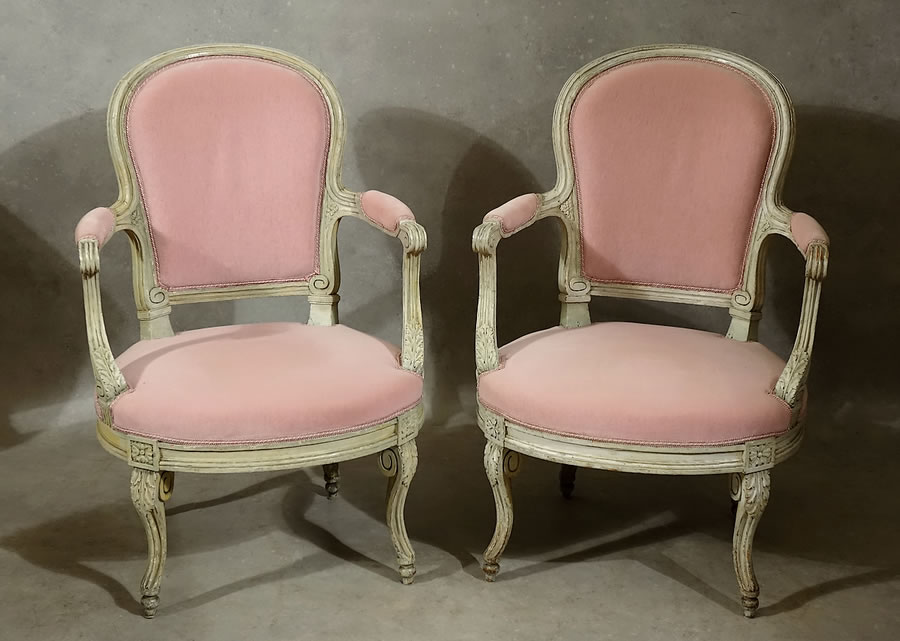 Paire de fauteuils d'une suite de quatre estampillés Georges Jacob