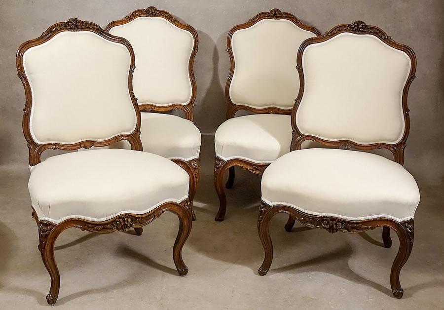Suite de chaises en noyer estampill&eacute;es Nogaret &agrave; Lyon d'&eacute;poque Louis XV