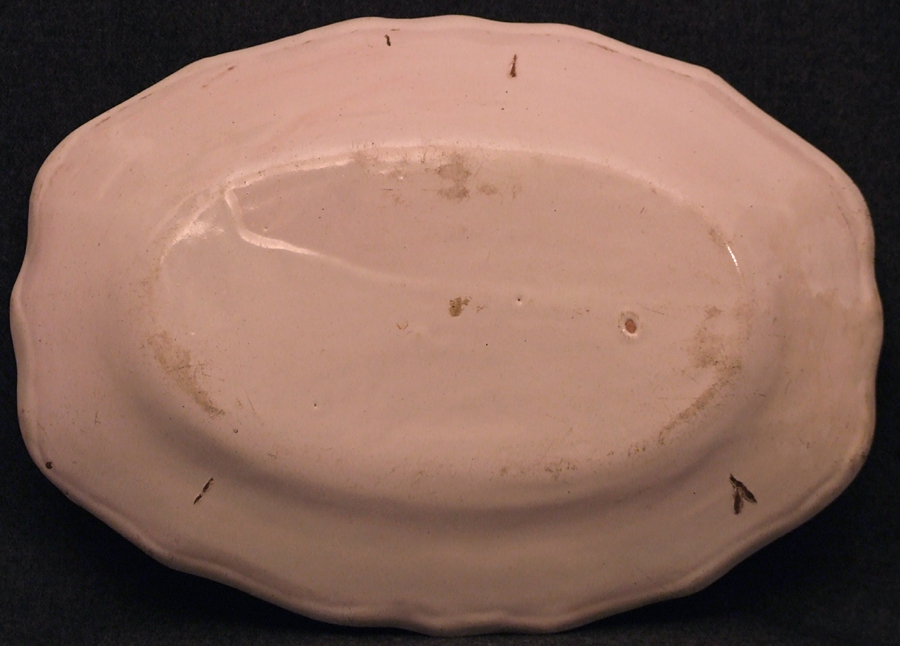 GRAND PLAT OVALE EN FAIENCE DES ISLETTES