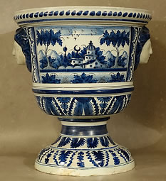 Vase à oranger sur piédouche de forme médicis Nevers époque Louis XIV