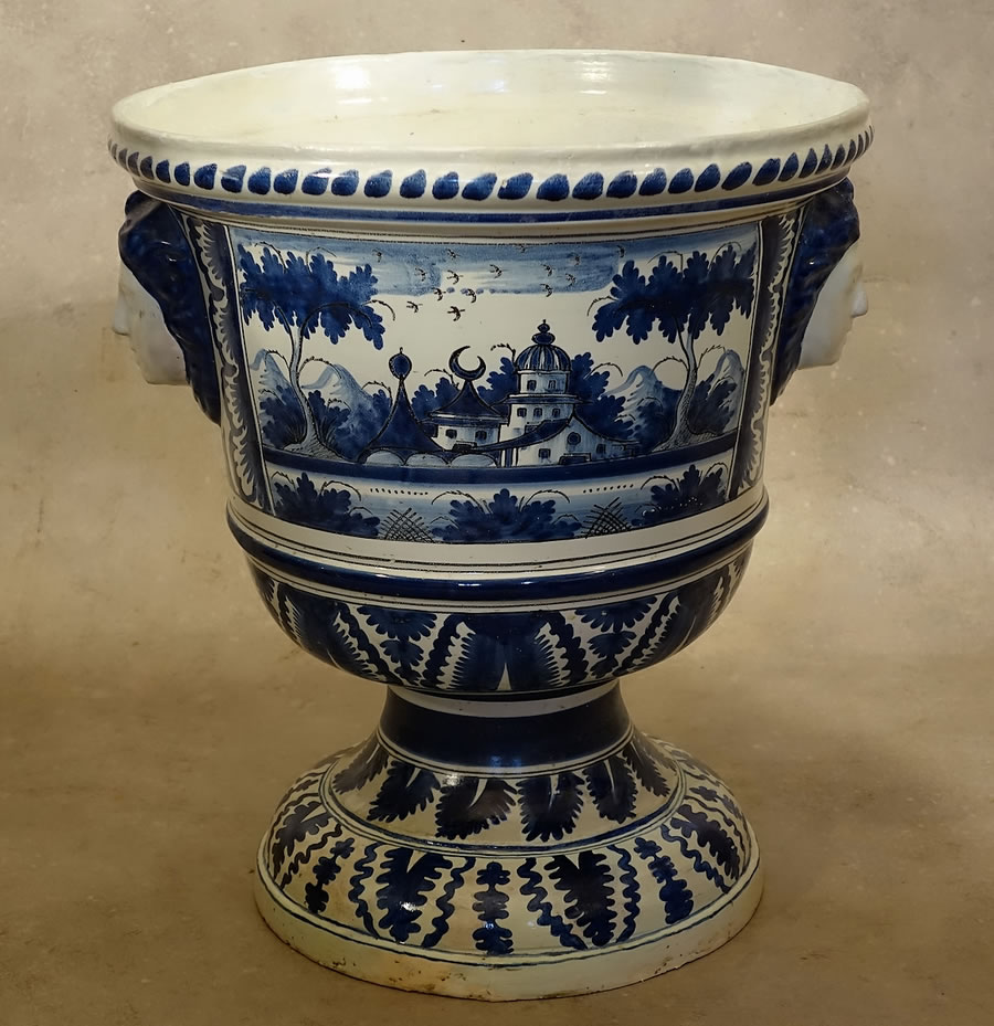 Grand vase ou pot a oranger époque Louis XIV XVIIe en faïence de Nevers