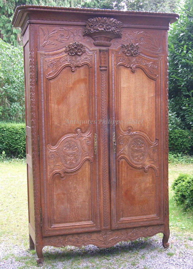 armoire de mariage normande originaire du Petit Caux, dite dieppoise