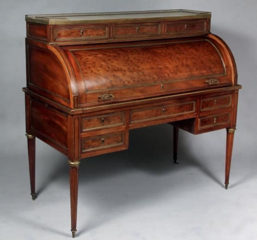 Bureau cylindre comparable, modèle plus petit de conception proche
