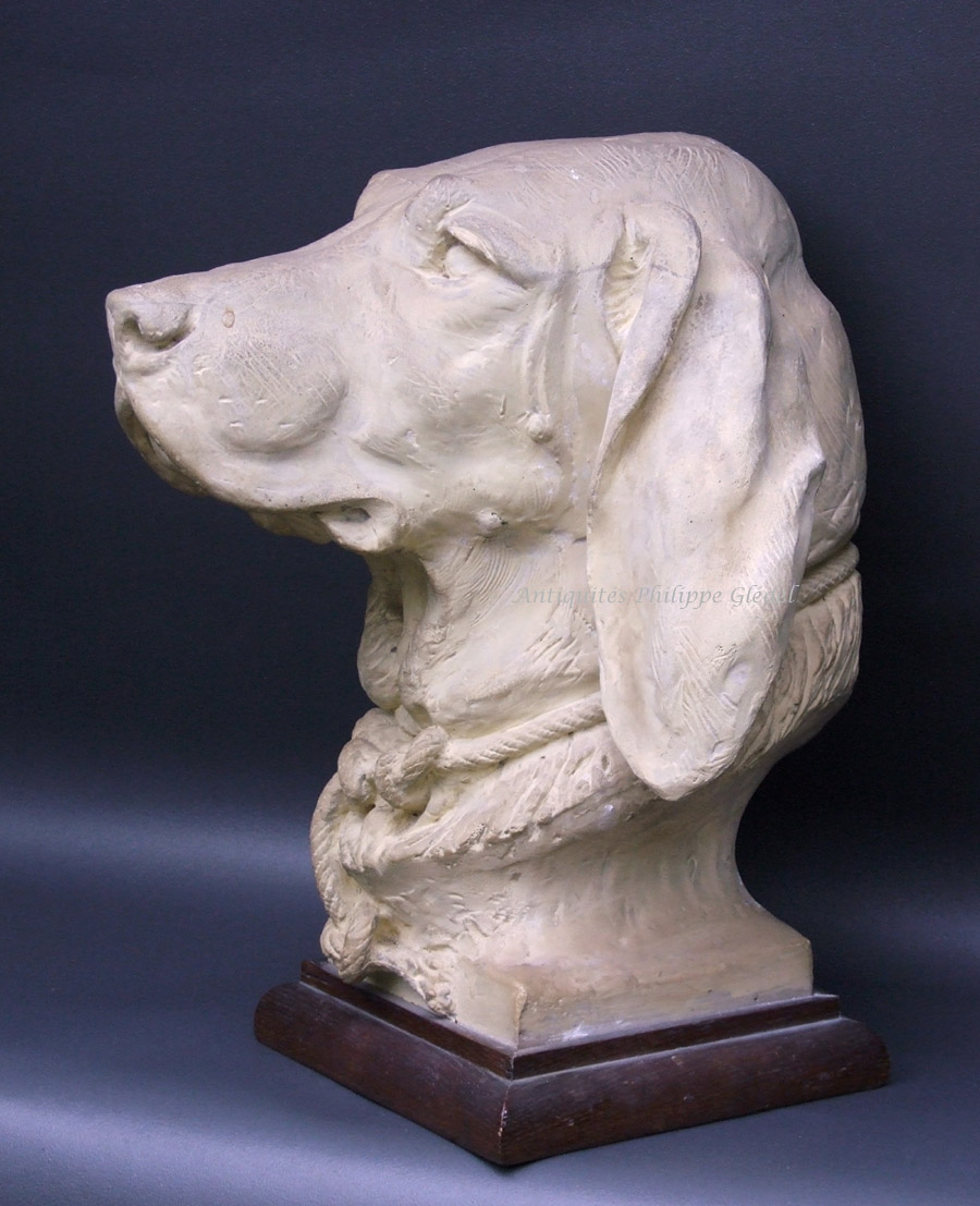 Tête de chien de Saint - Hubert par le sculpteur Cain