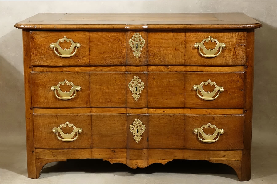 Commode malouine en chêne et châtaignier 18e siècle