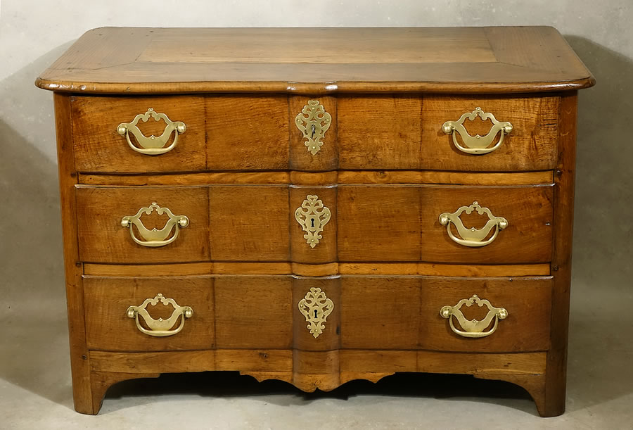 Commode Vallée de la Rance en chêne et châtaignier XVIIIe siècle