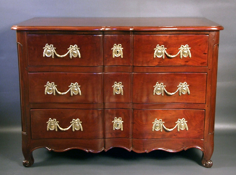 Commode-Louis-XV-nantaise-en-acajou-de-Cuba-massif-18&egrave;.jpg