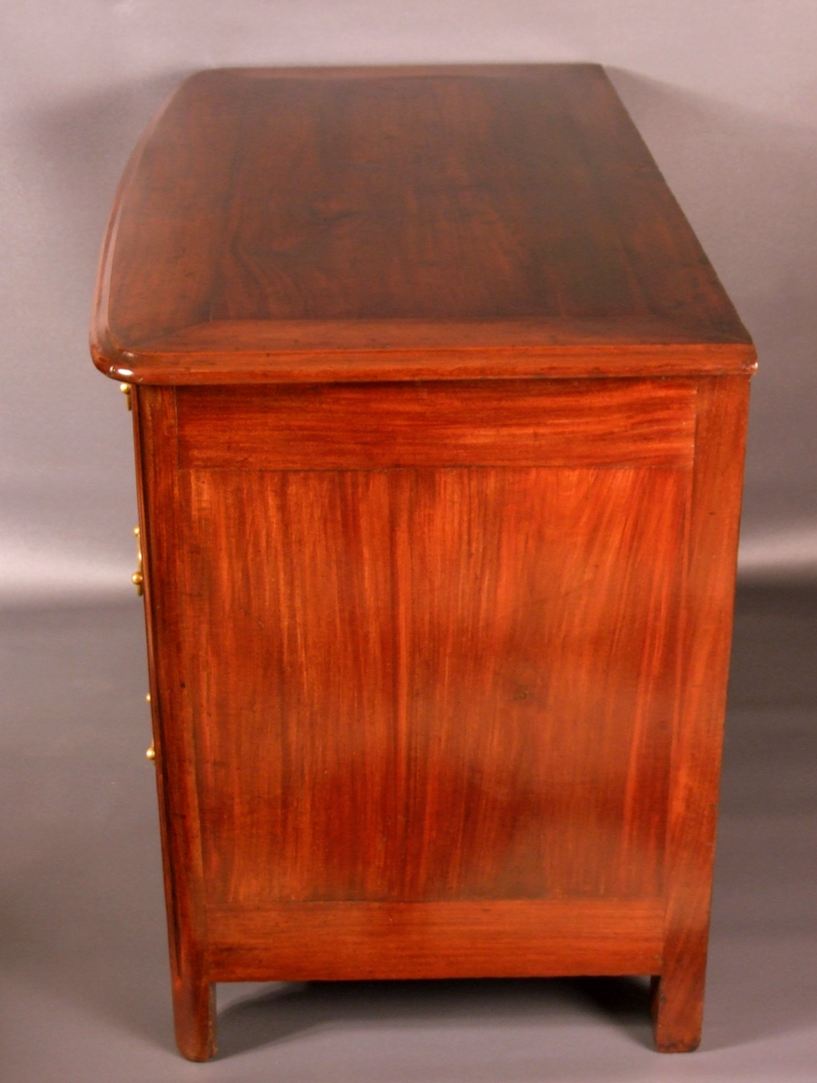 Ancienne-Commode-malouine-XVIIIè-siècle.jpg
