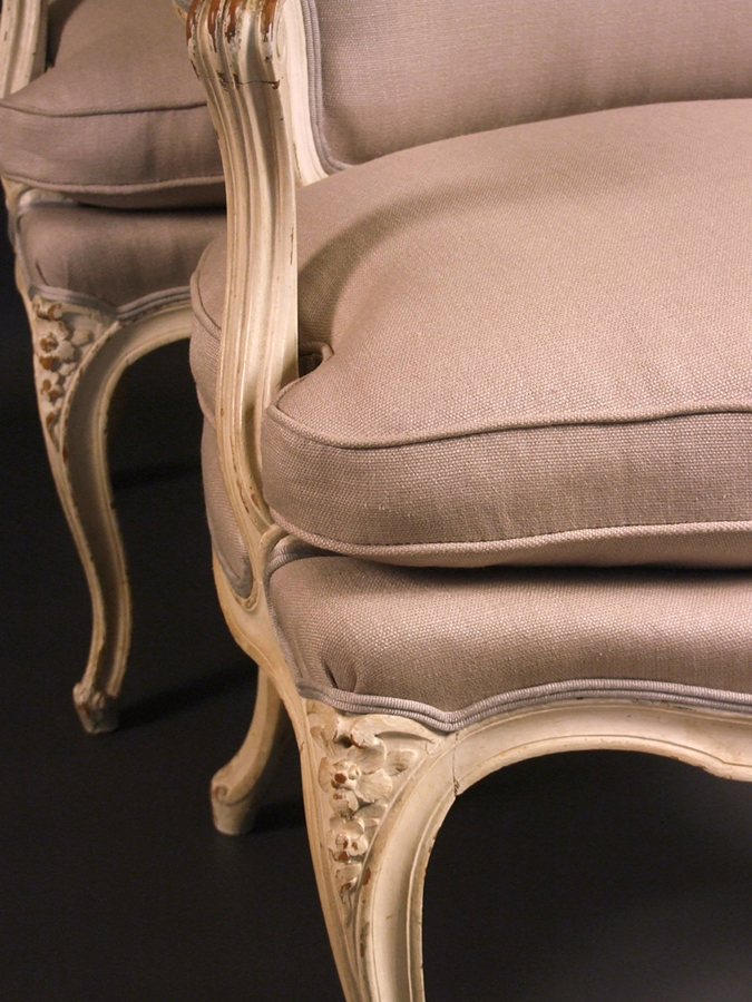 Paire de fauteuils de style L.XV