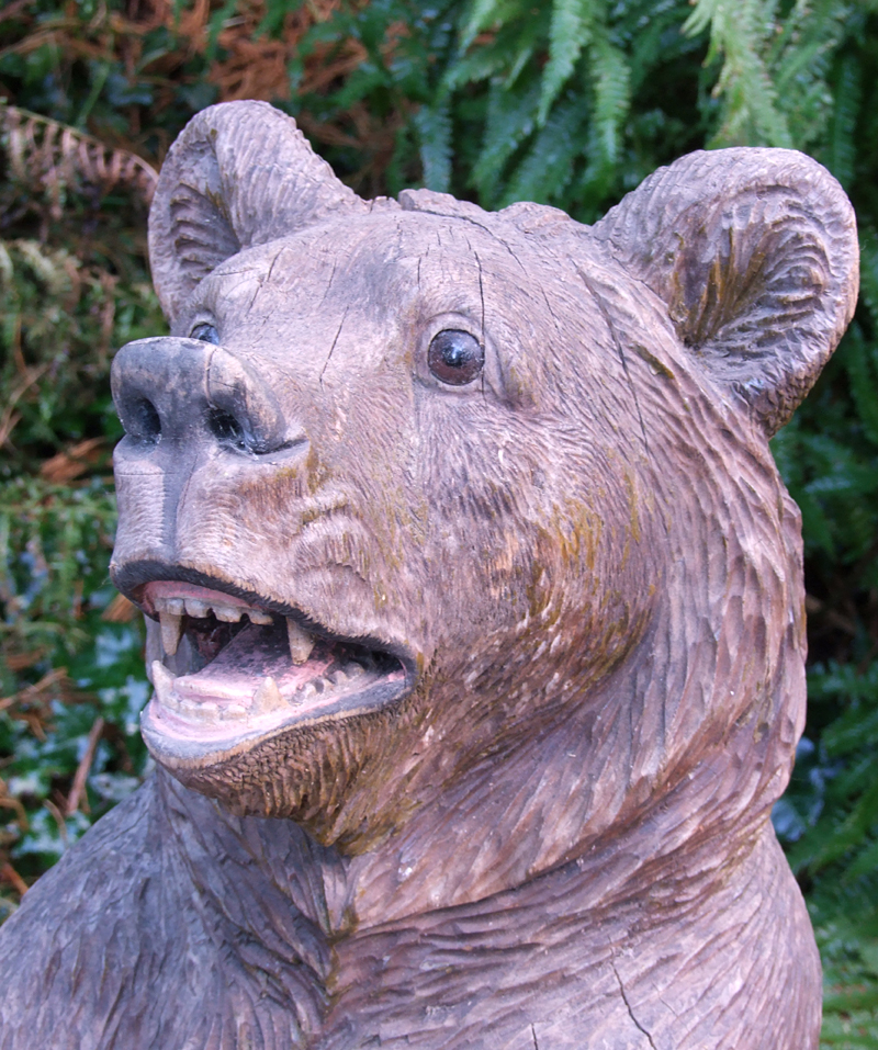 Black-Forest-bear-sculpture-Brienz-Switzerland